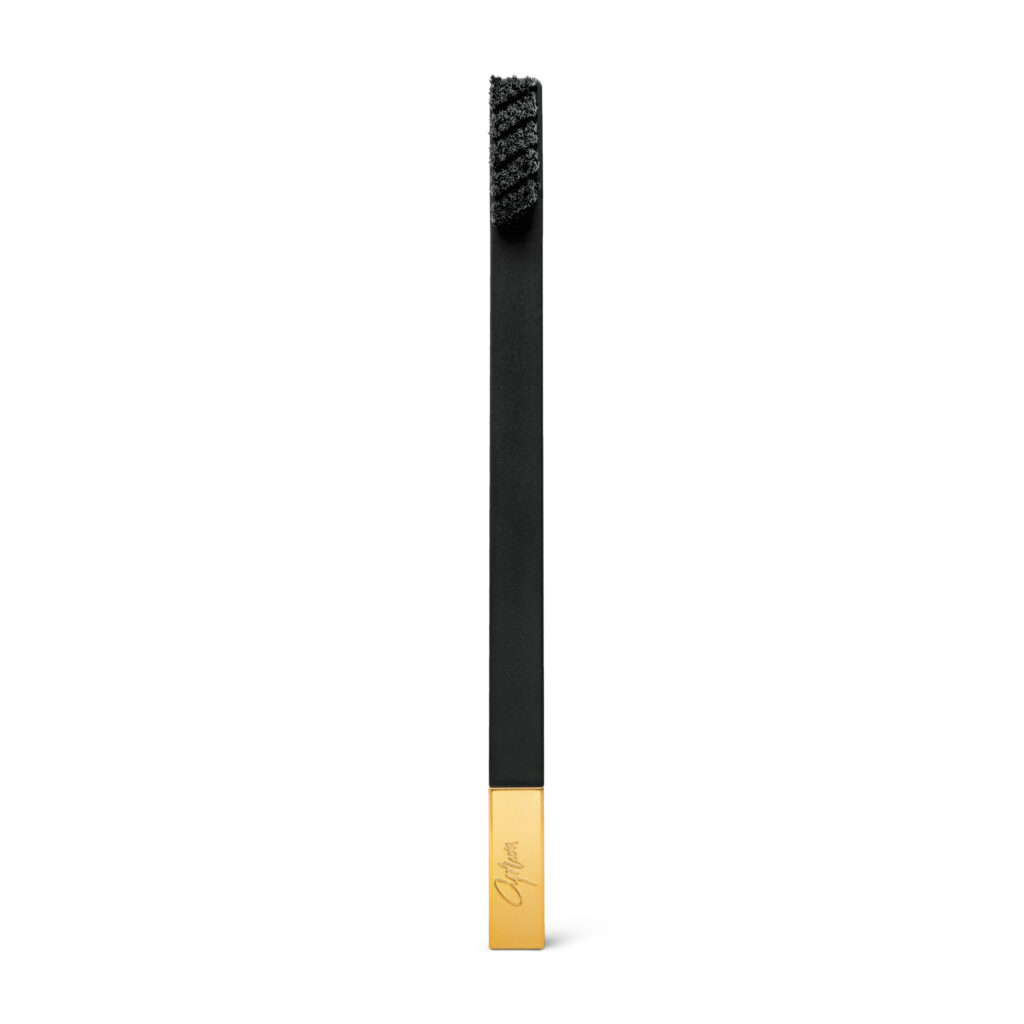 Дизайнерская черная зубная щетка SLIM by Apriori с золотом